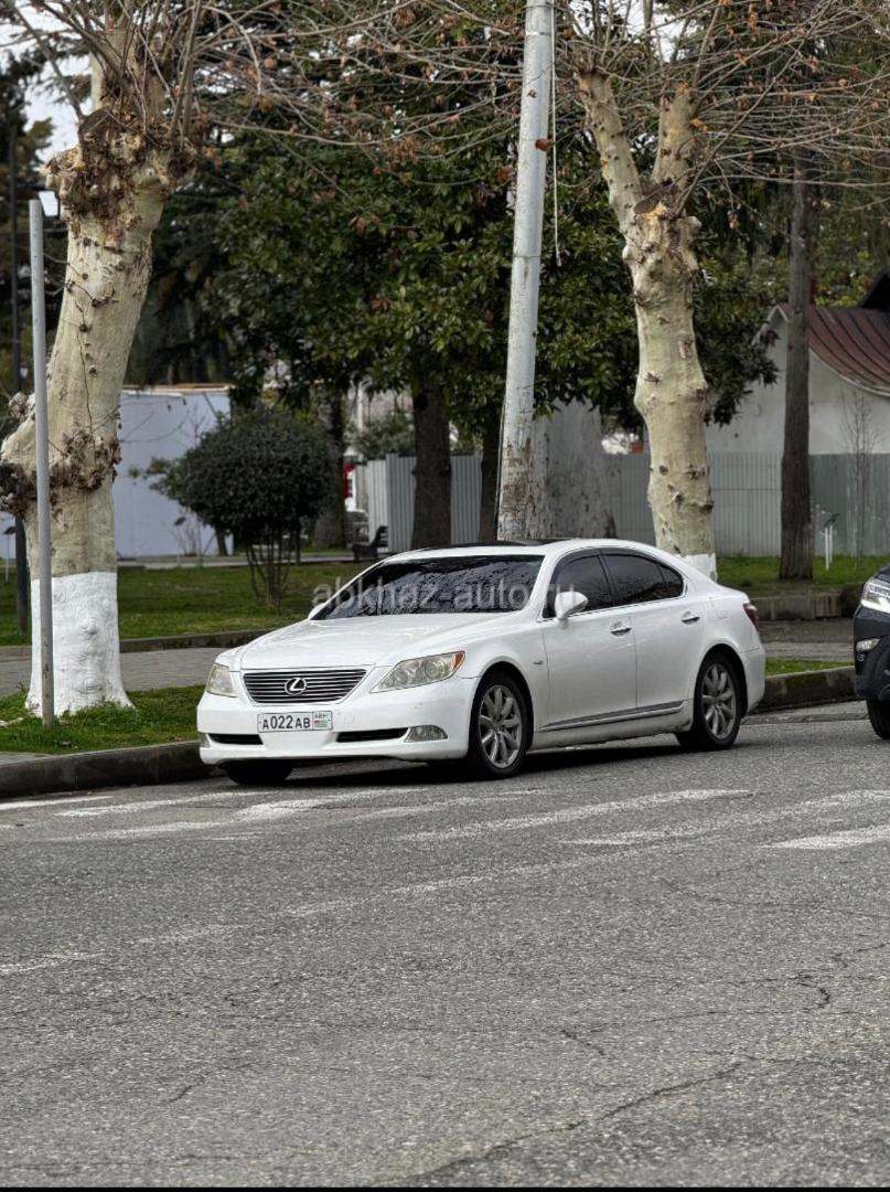 Lexus LS