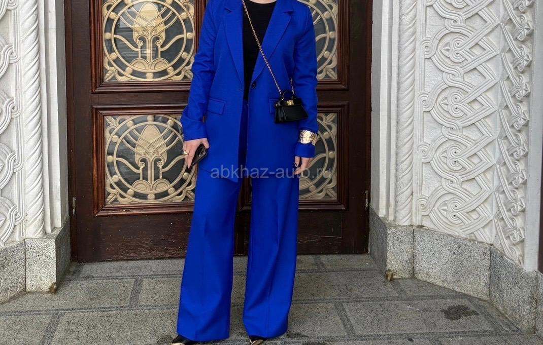 Костюм , совершенно новый