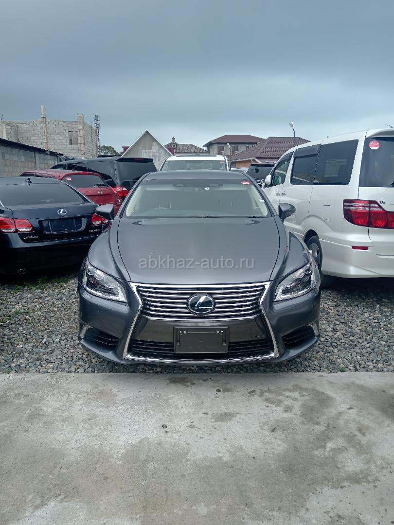 Lexus LS