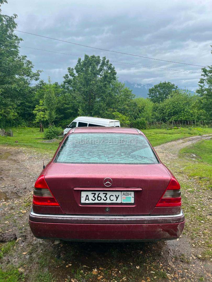 Mercedes-Benz 124
