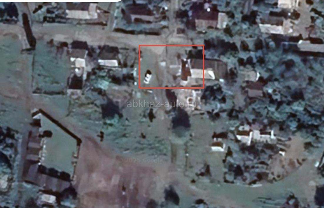 Земельный участок с половиной дома у моря