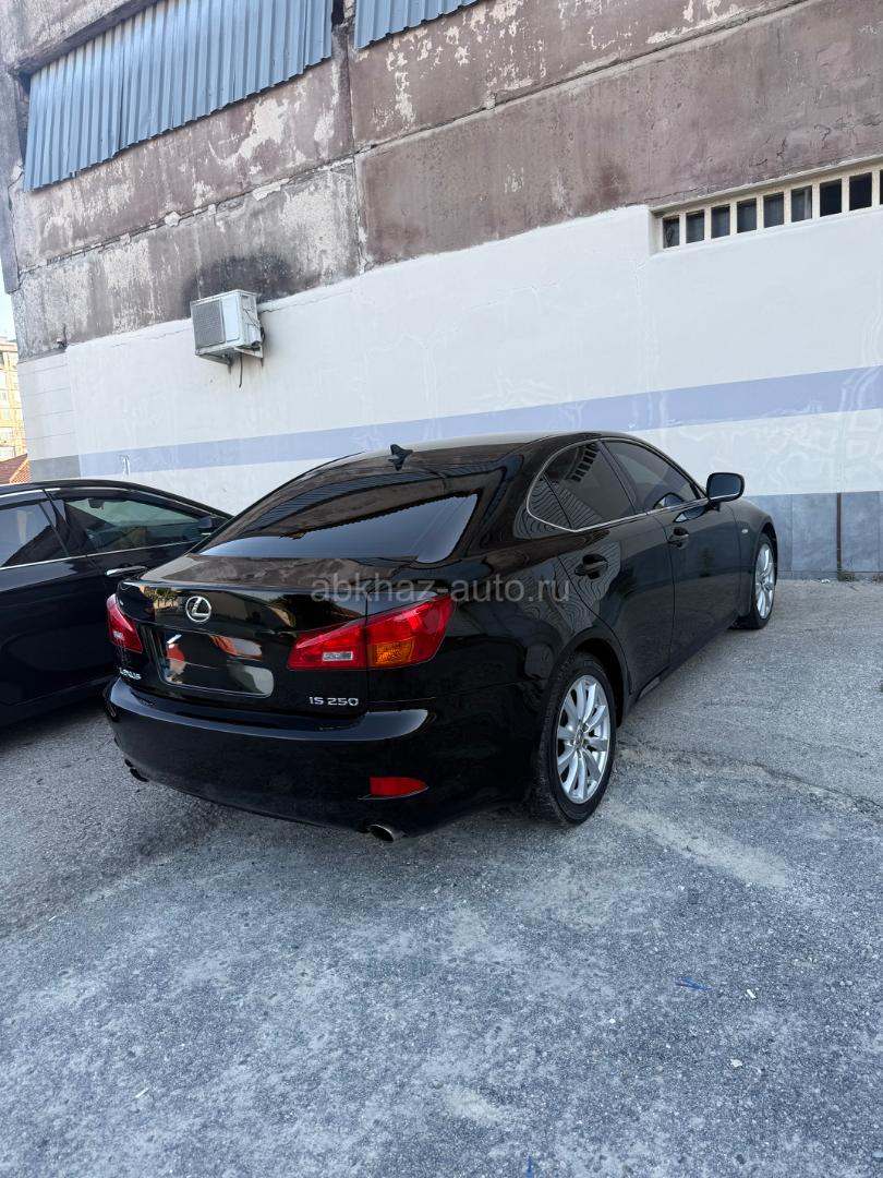 Lexus IS