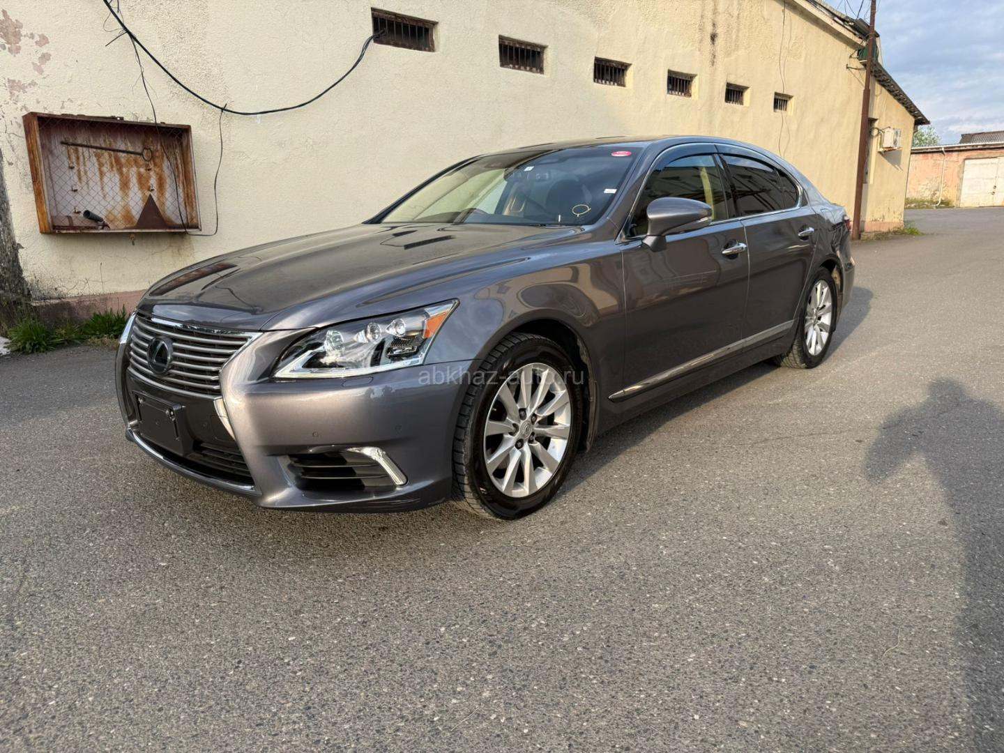 Lexus LS