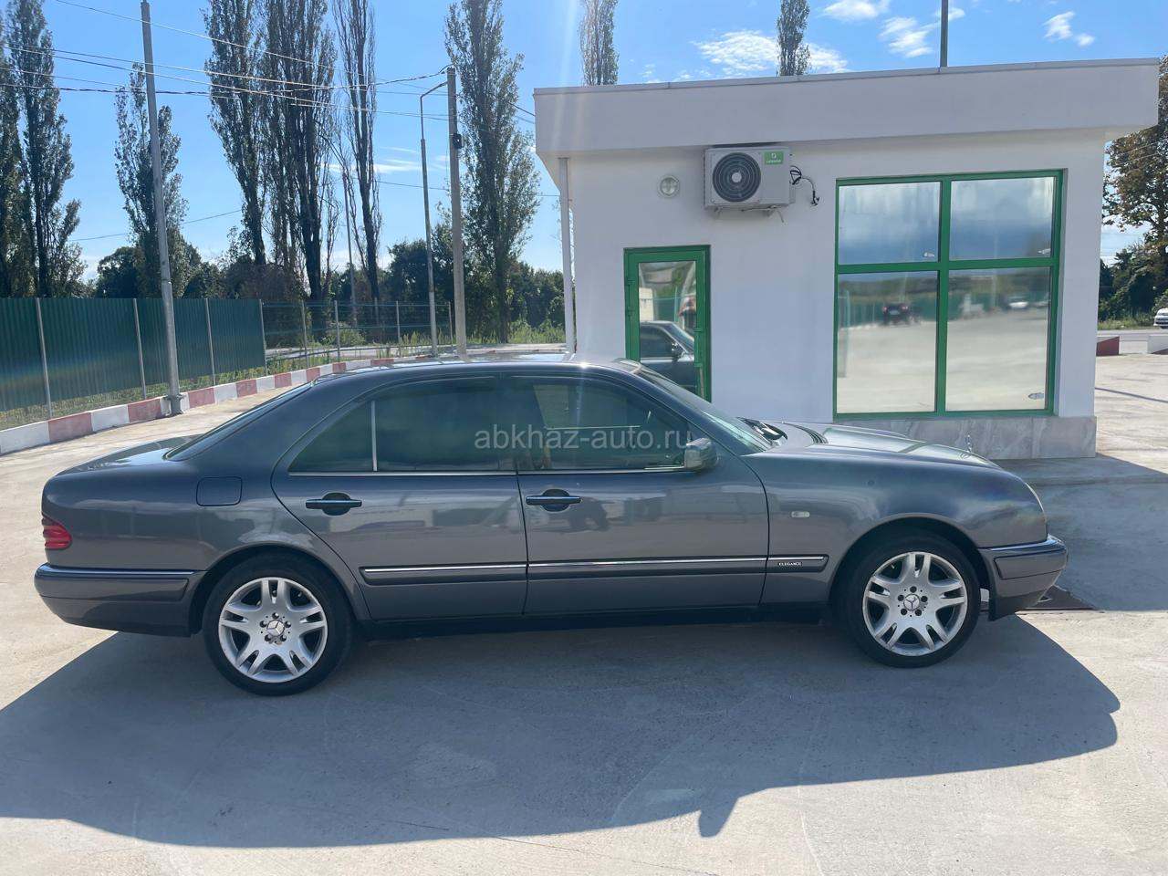 Mercedes-Benz E-Класс