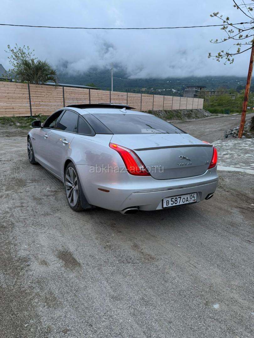Jaguar XJ