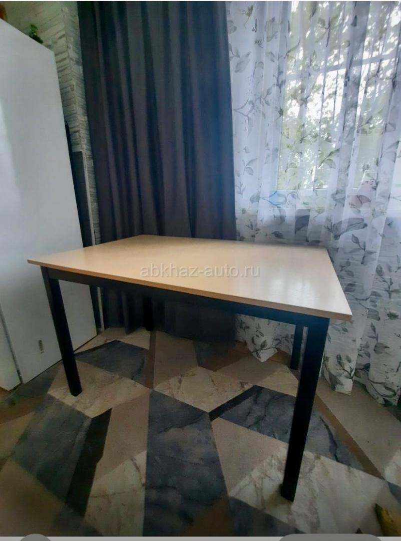 Продам кухонный стол