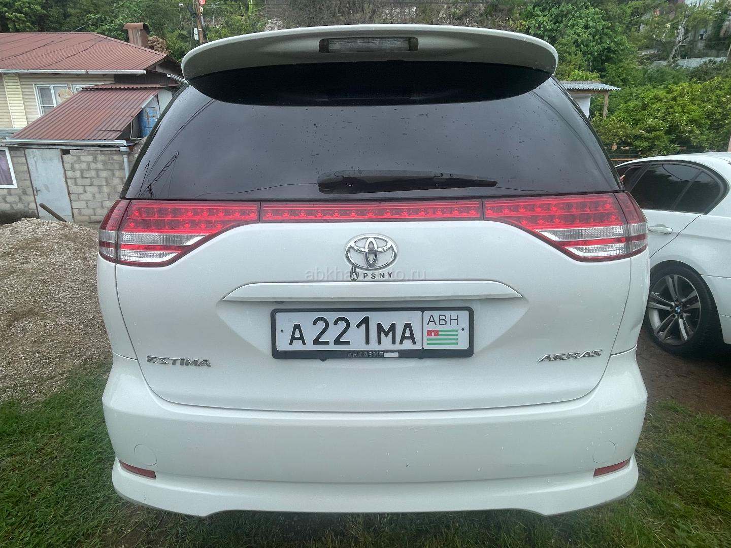 Toyota Estima