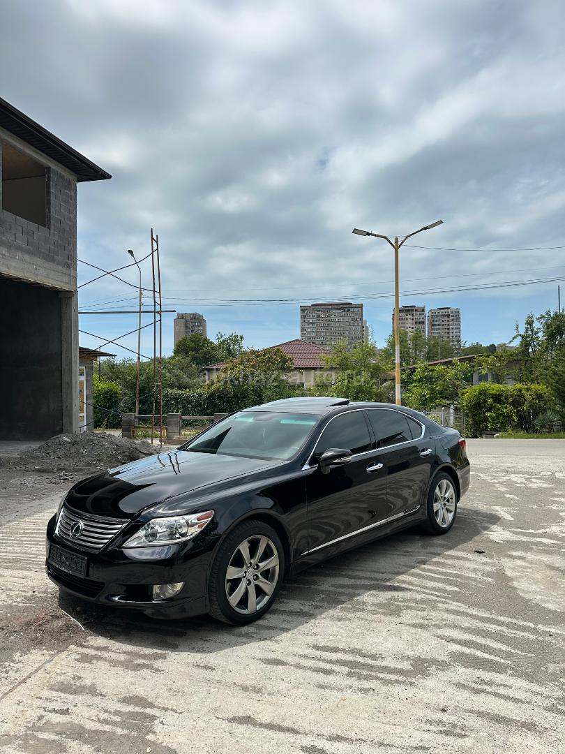 Lexus LS