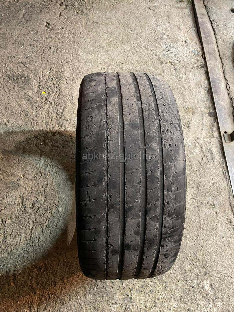 R20 275/40 R20