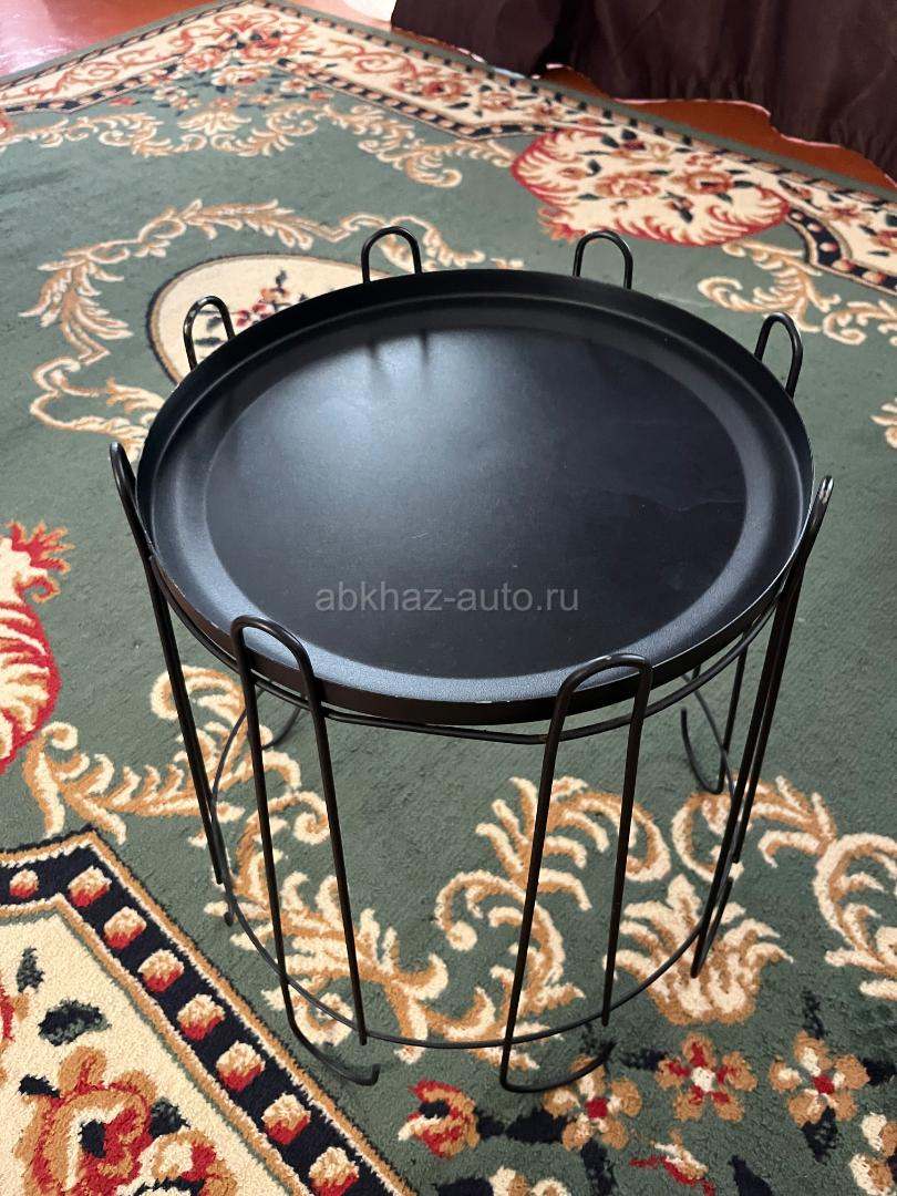 Продается стол маленький