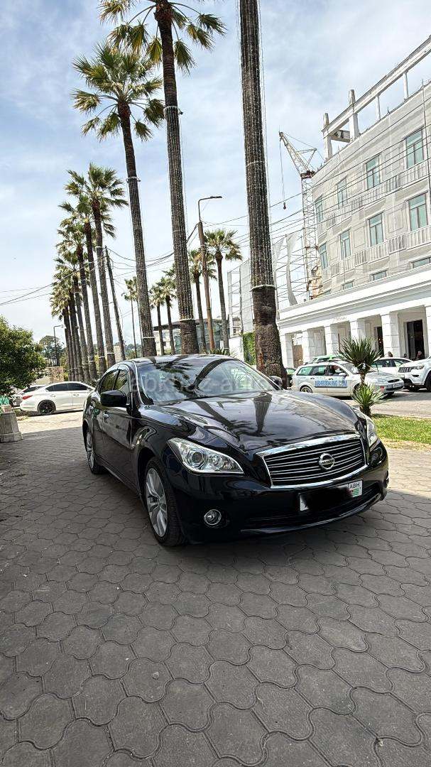 Nissan fuga