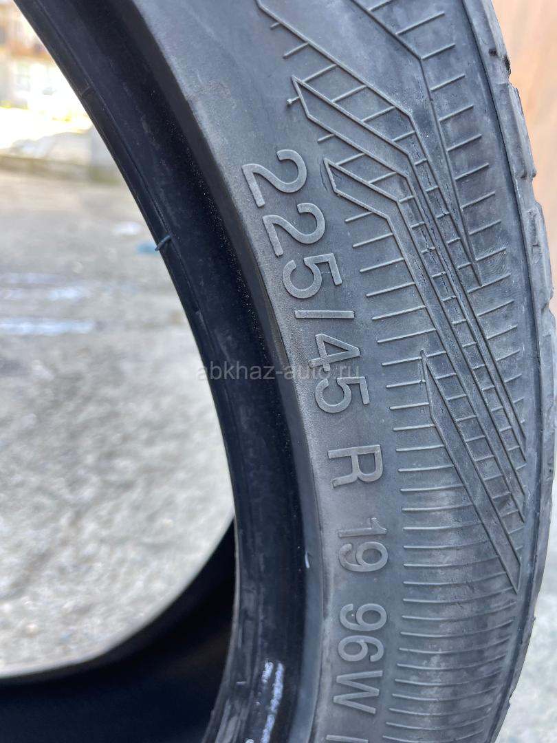 R19 225/45 R19