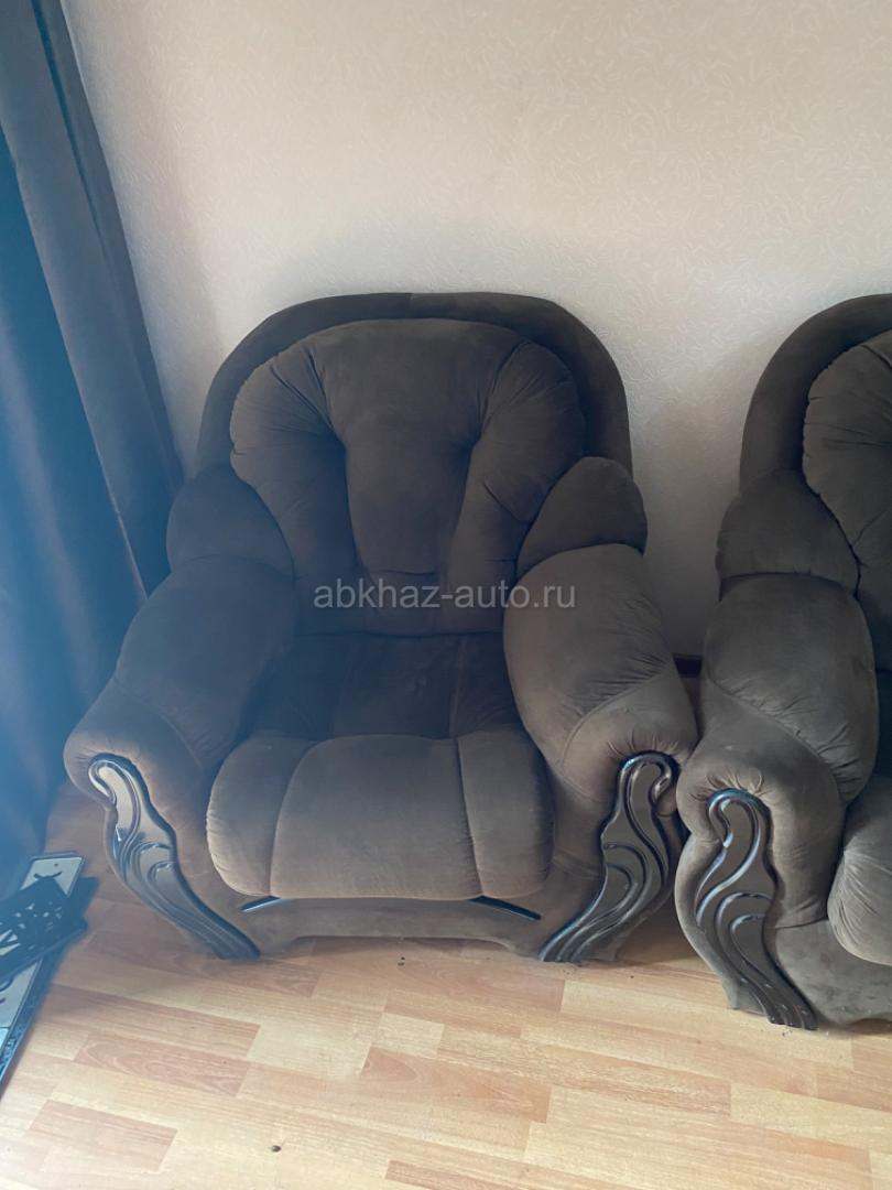 Диван с креслом