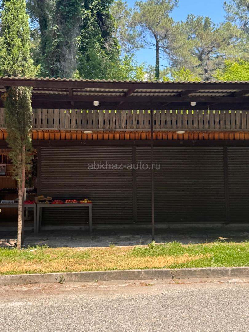 Две торговые точки в курорте Пицунда
