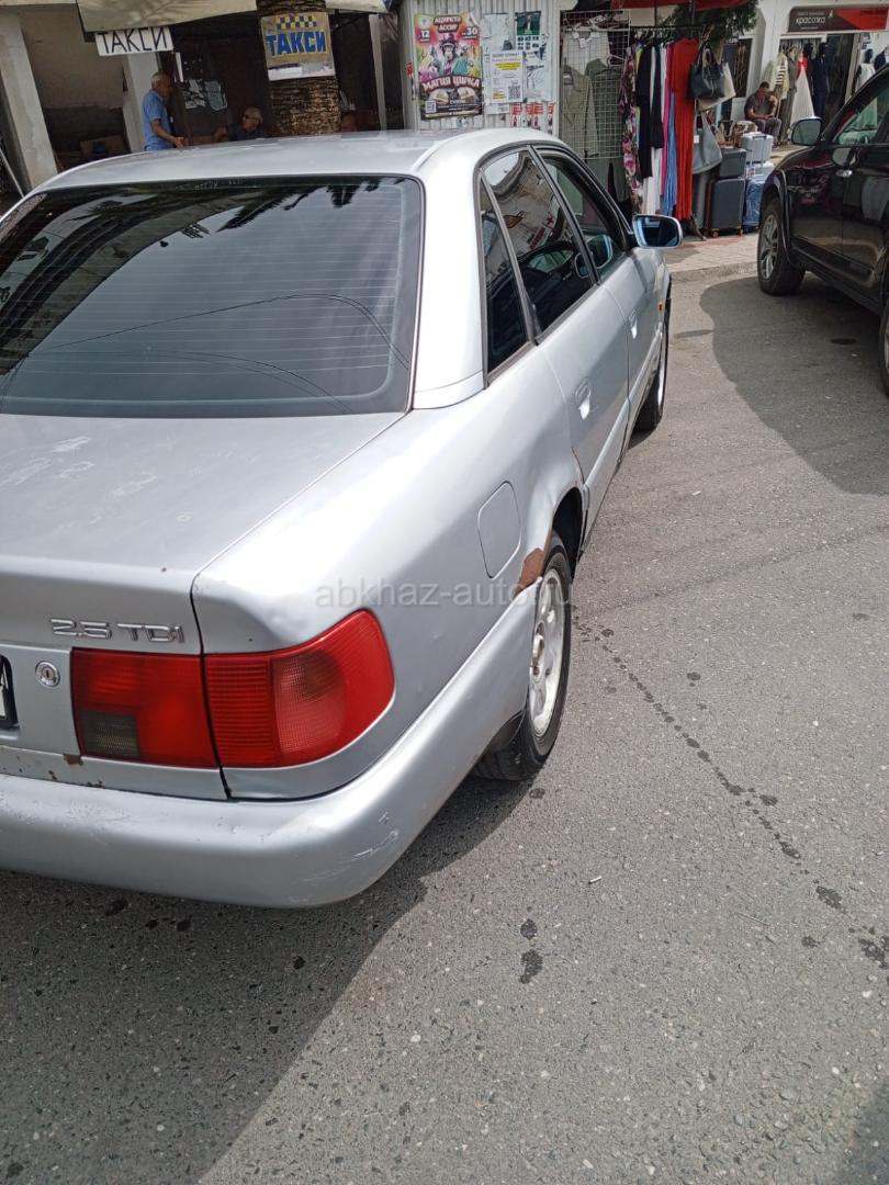 Audi 100