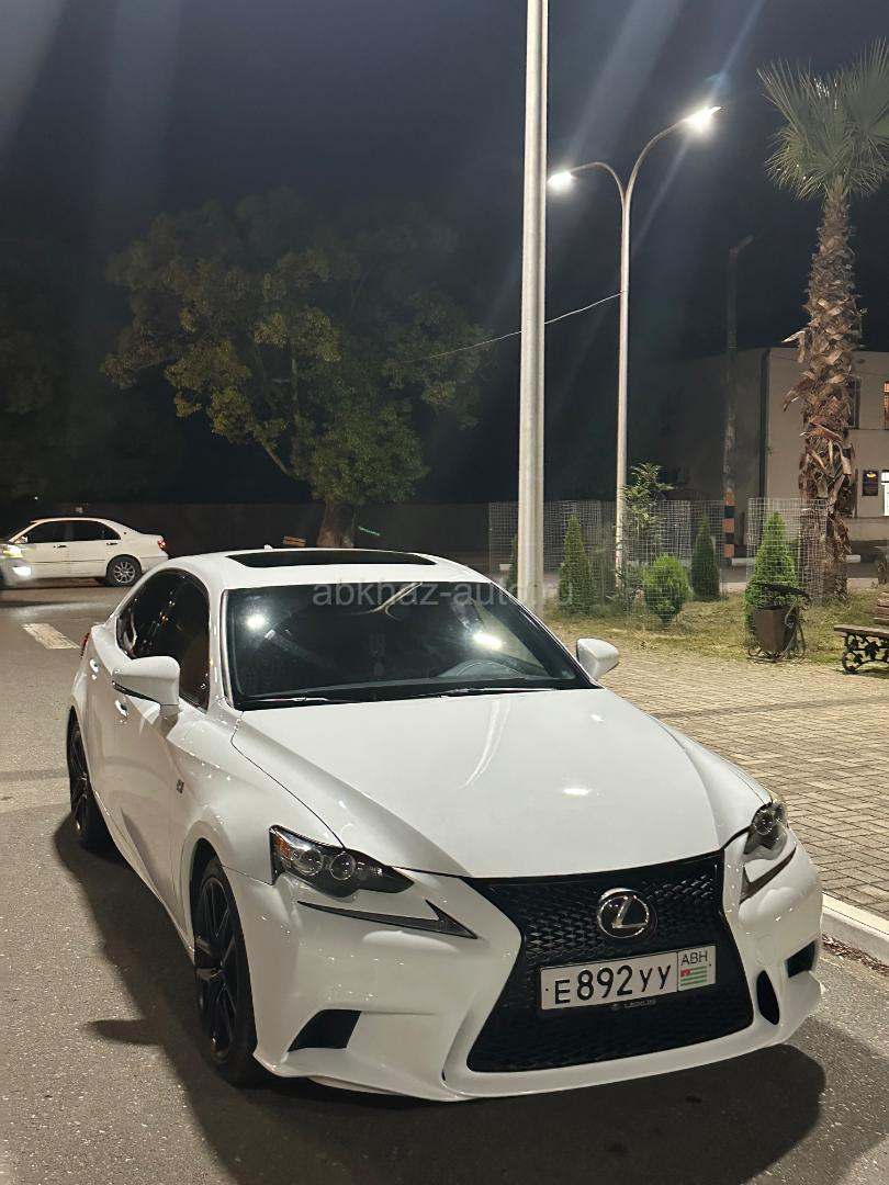 Lexus IS