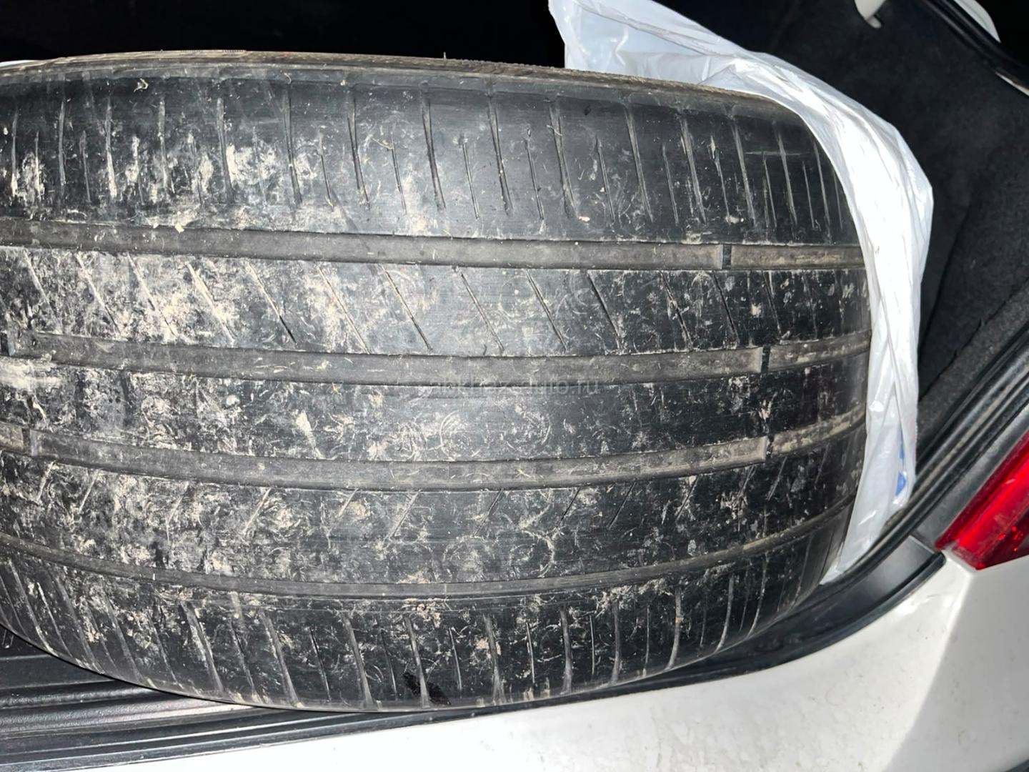 275/30 R19