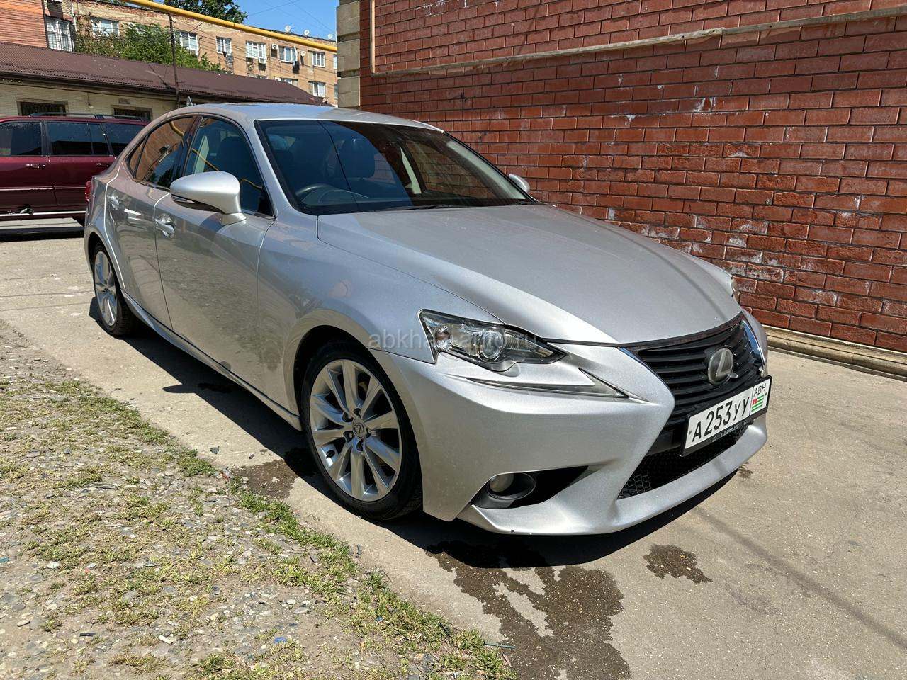 Lexus IS