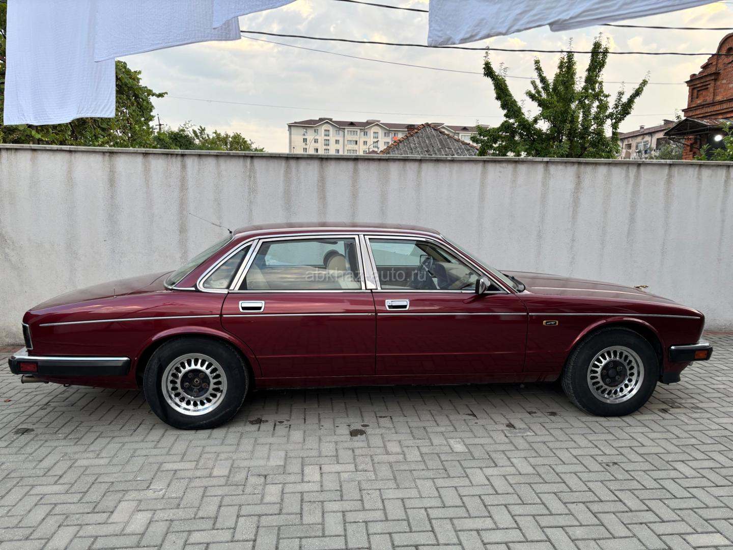 Jaguar XJ