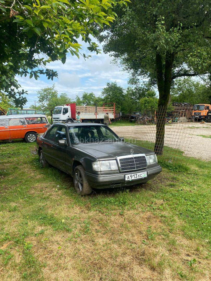 Mercedes-Benz 124