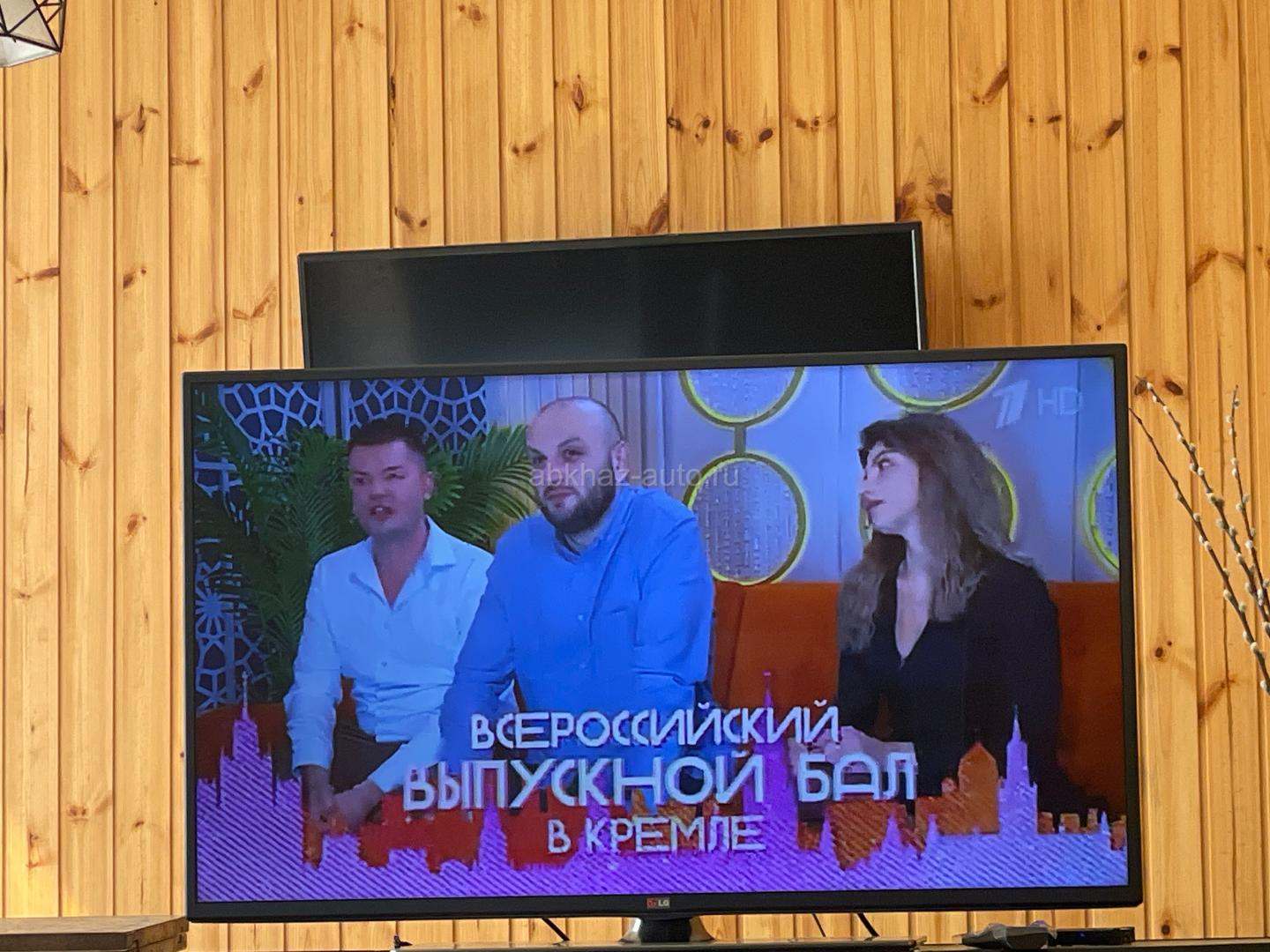 Продается телевизор в хорошем состоянии с интернетом.