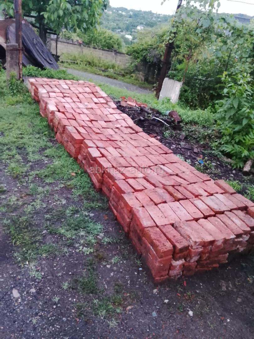 Кирпичи
