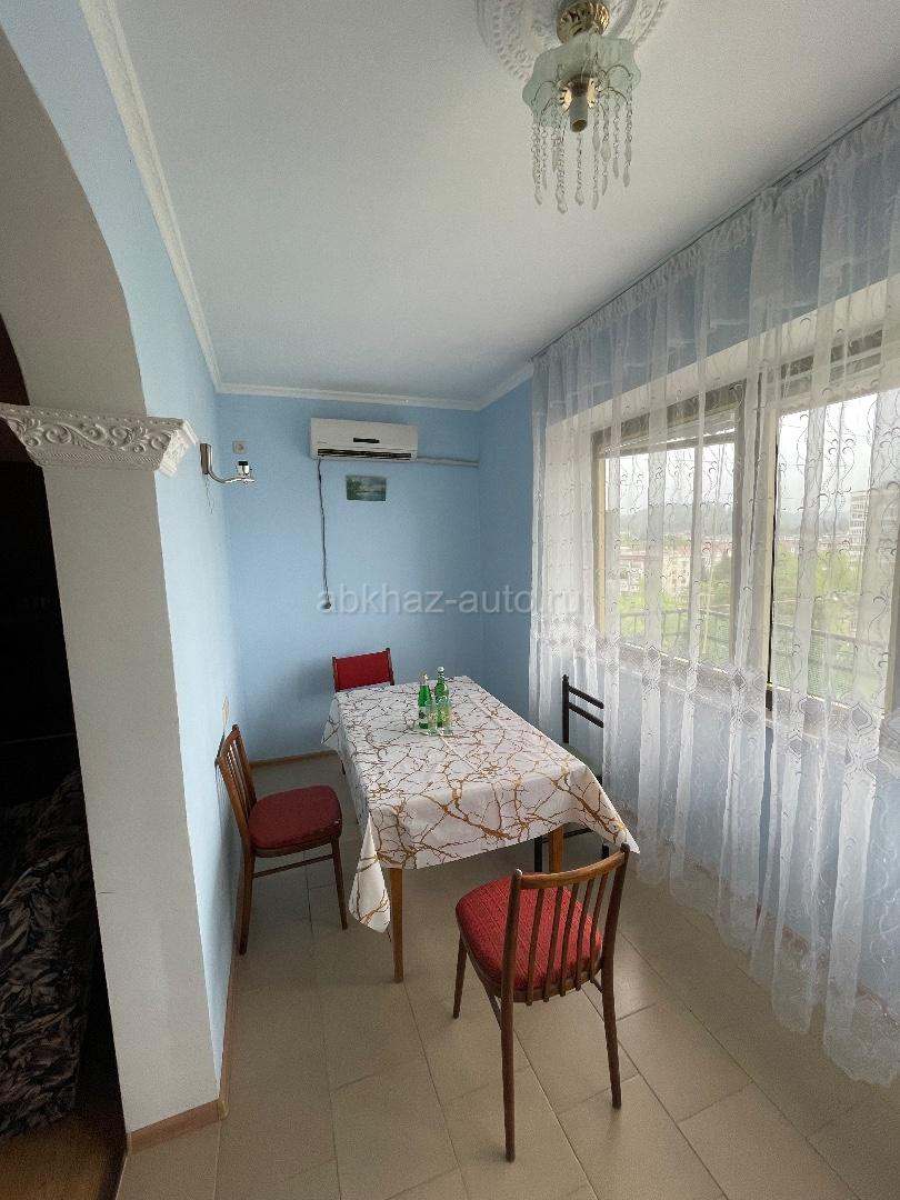 Двухкомнатная в центре Гагры