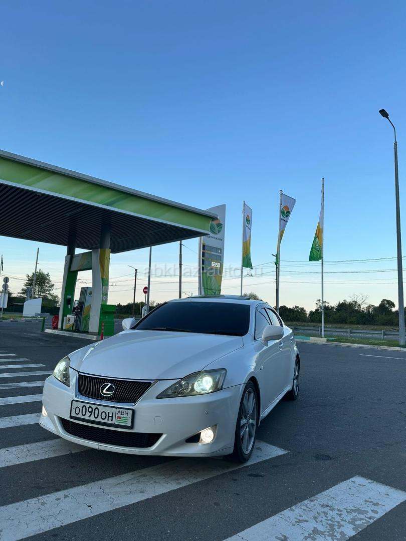 Lexus IS