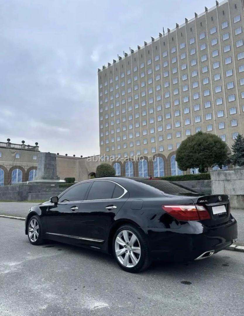 Lexus LS