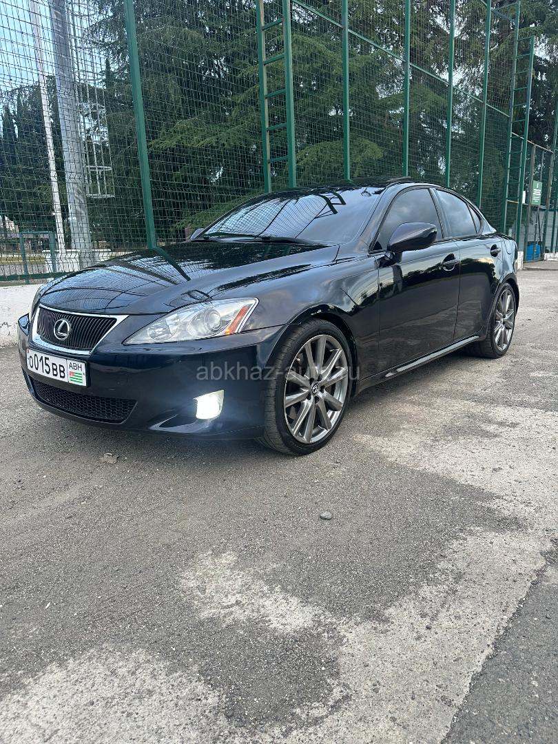 Lexus IS