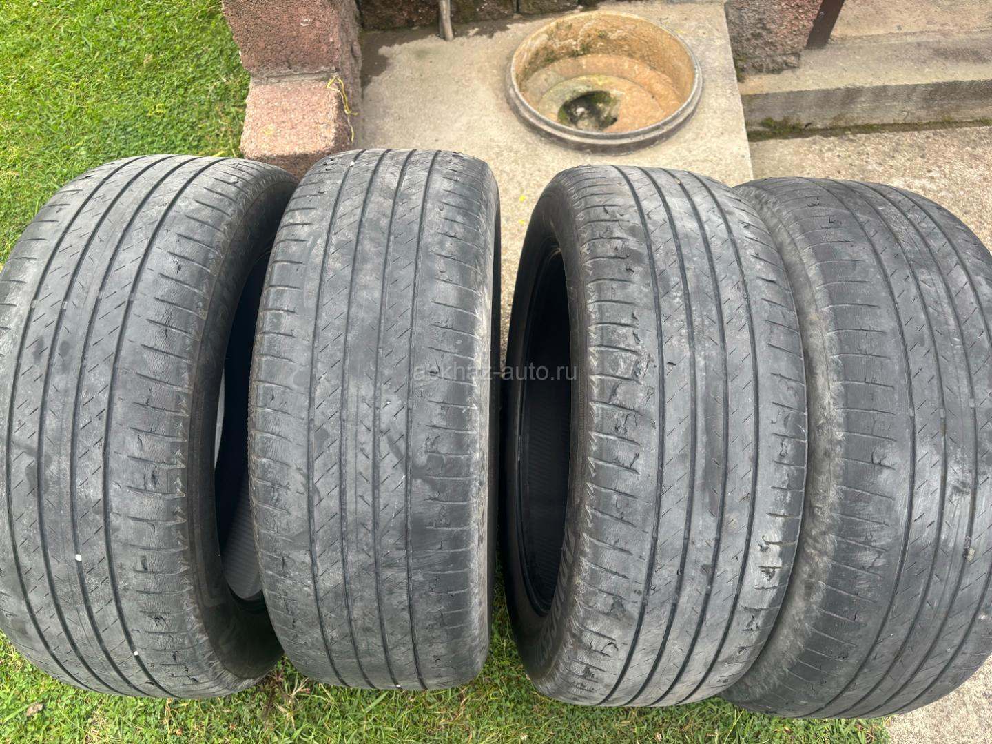Продаю 4 шины R19 235/55
