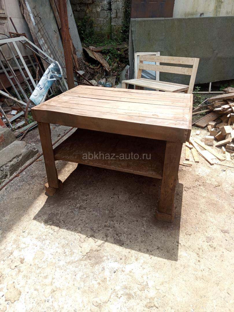Продаётся стол