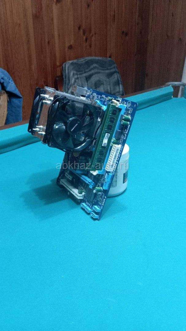 Продам материнскую плату на АМ3+ Процессор FX 4100 Оперативная память ДДР3 2 по 4 (8 Гигов) И ССД Диск На 120 Гигов