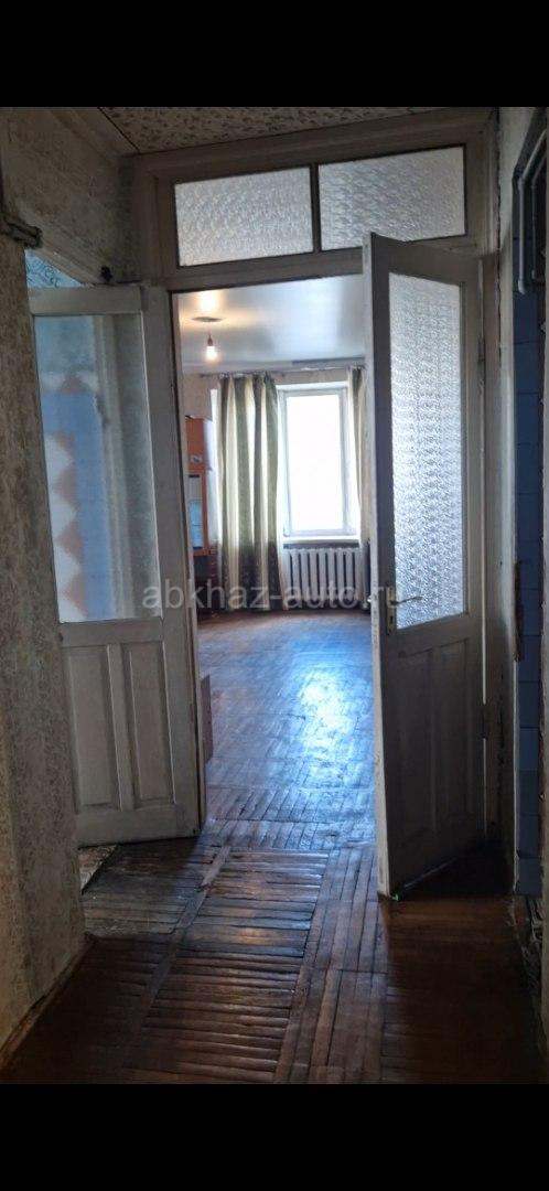 Гагра,  ул Абазгаа, чешский проект, 3 ком, 100 кв м.
