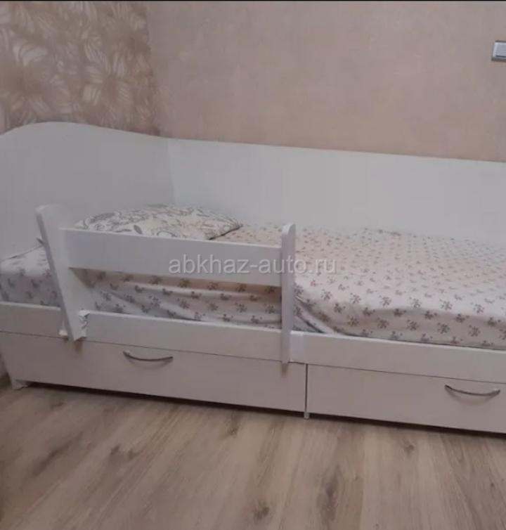 Бортик от падения для детской кровати