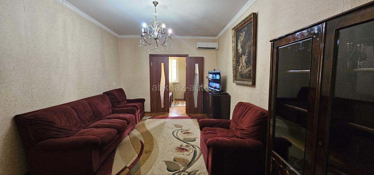 Просторная квартира с удобной 3-комнатной планировкой в центре Сухума