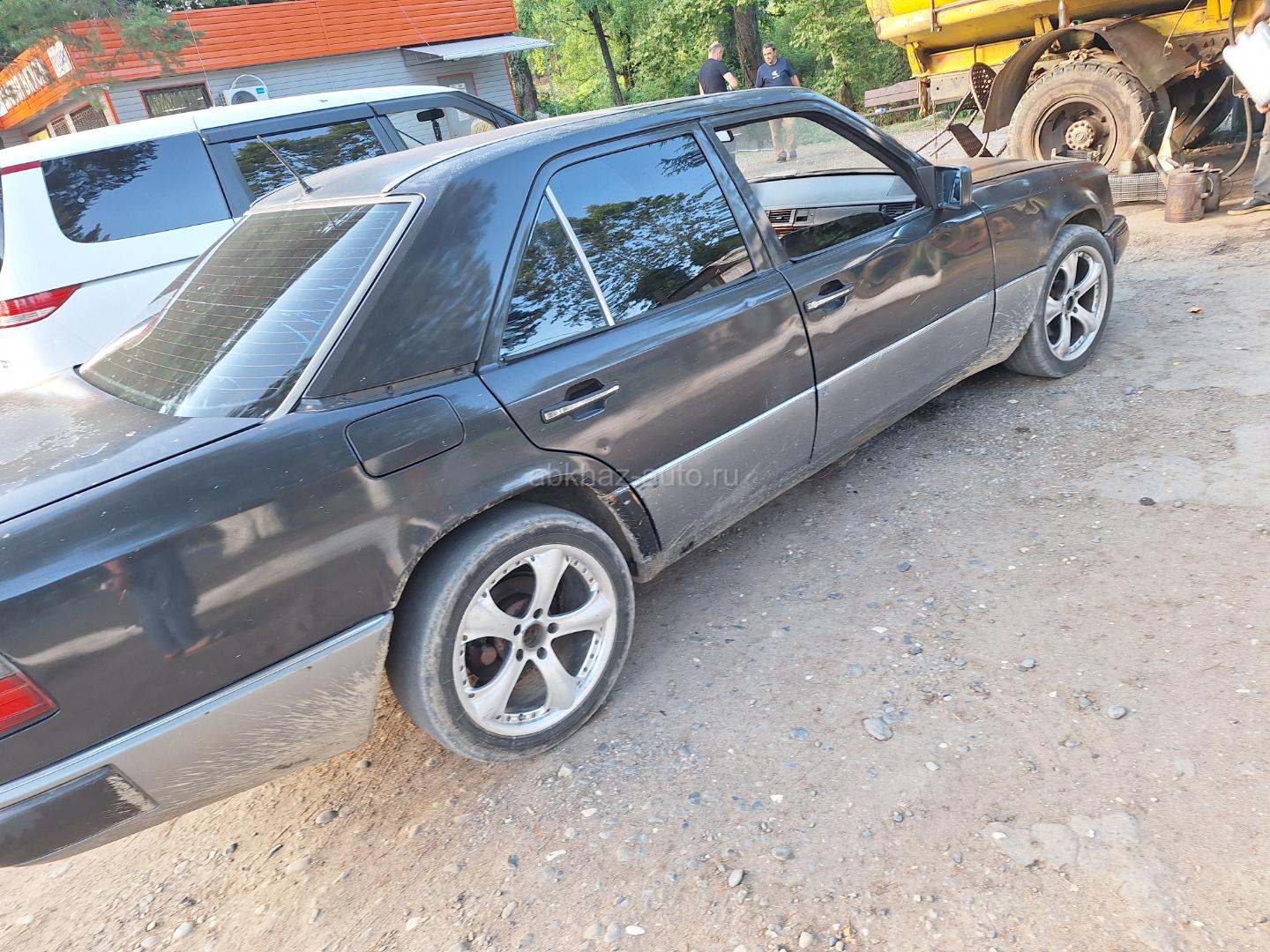 Mercedes-Benz 124