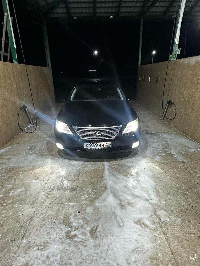 Lexus LS