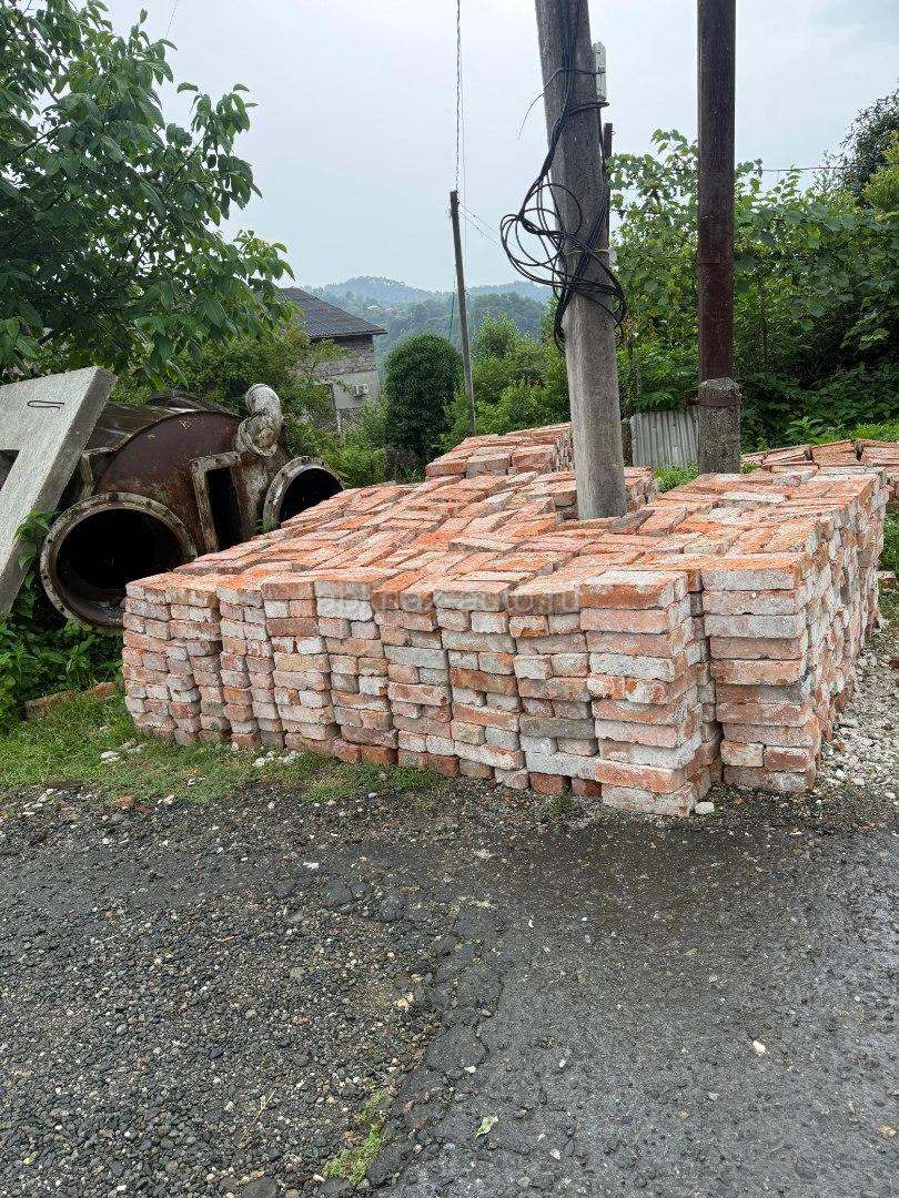 Кирпичи
