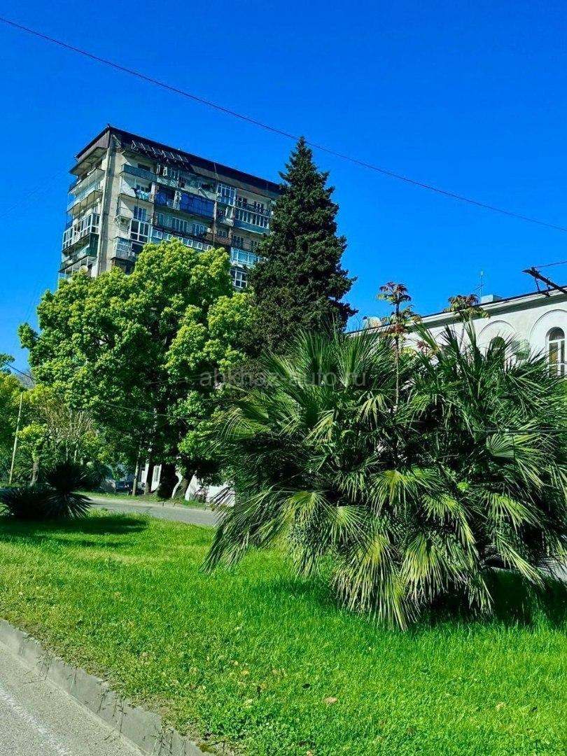 1 -К. КВАРТИРА + БАЛКОН С ВИДОМ НА МОРЕ В СУХУМЕ