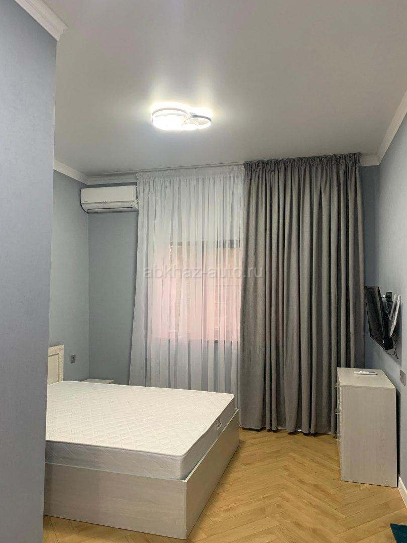 ПОСУТОЧНО 1 - К. КВАРТИРА В ЦЕНТРЕ Г. ГАГРА