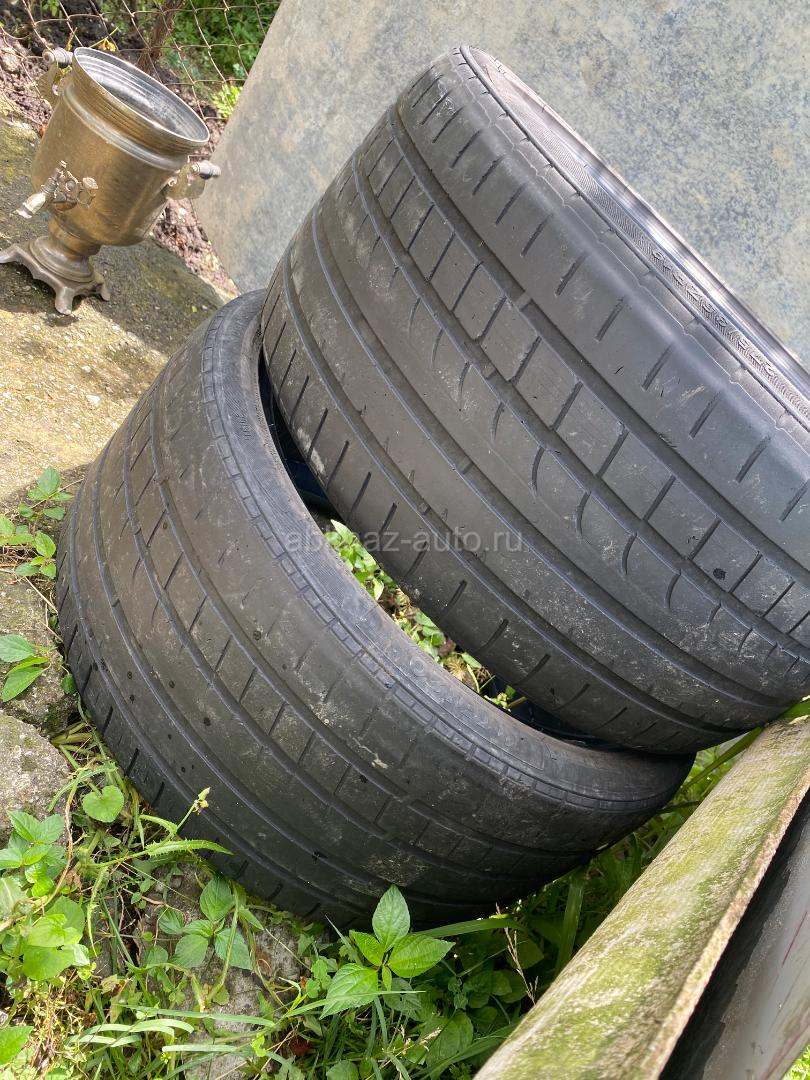 275/35 R19