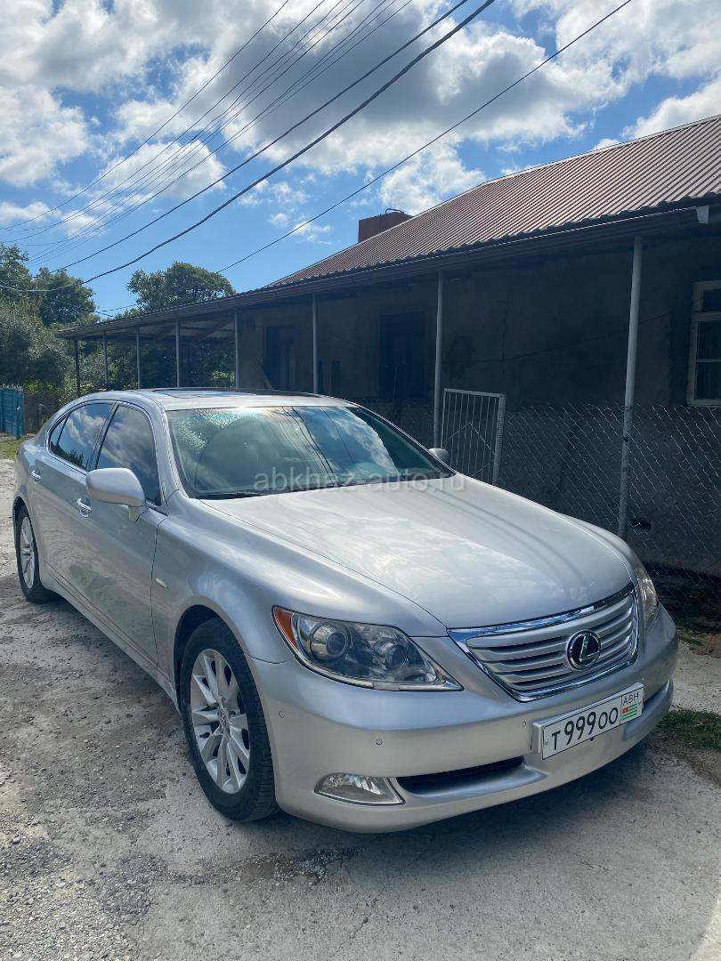Lexus LS