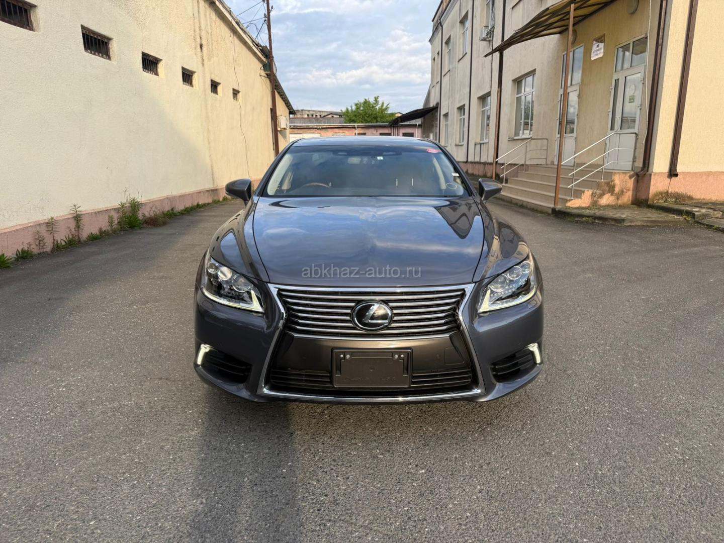 Lexus LS