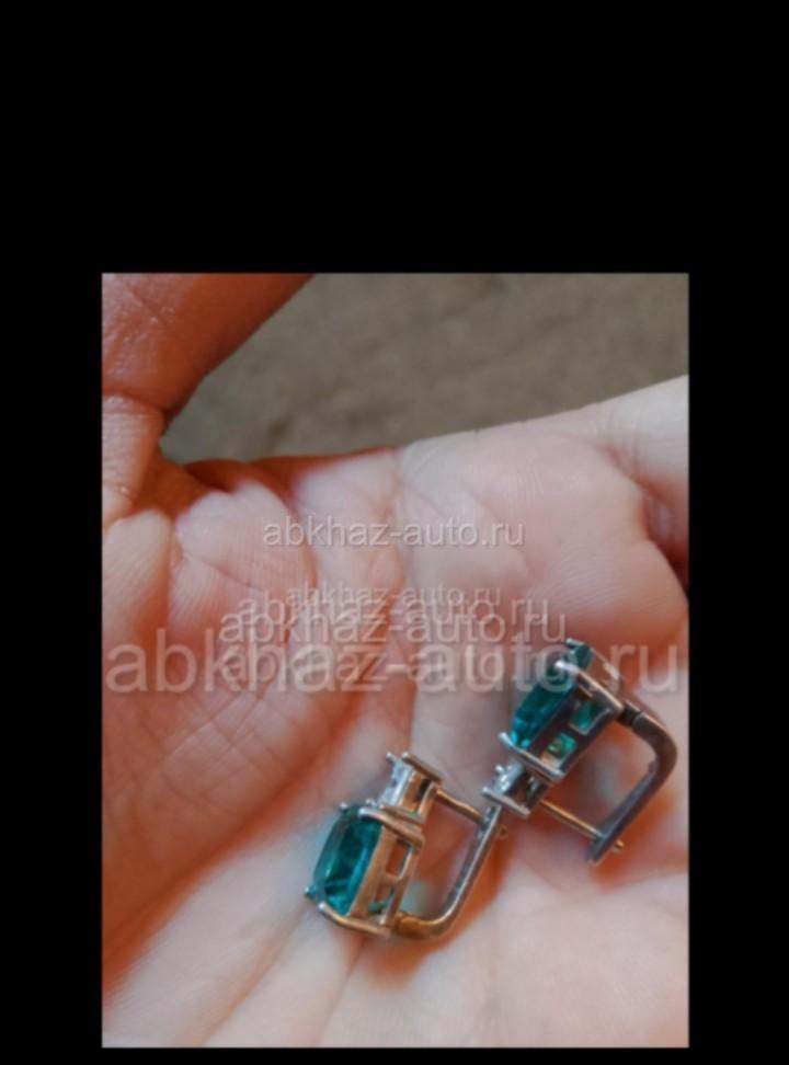 Продам серьги серебро срочно проба 925