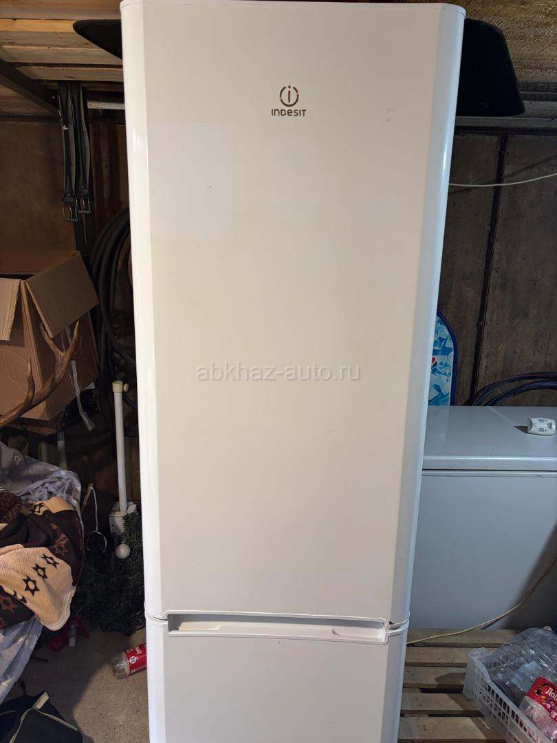 Холодильник indesit