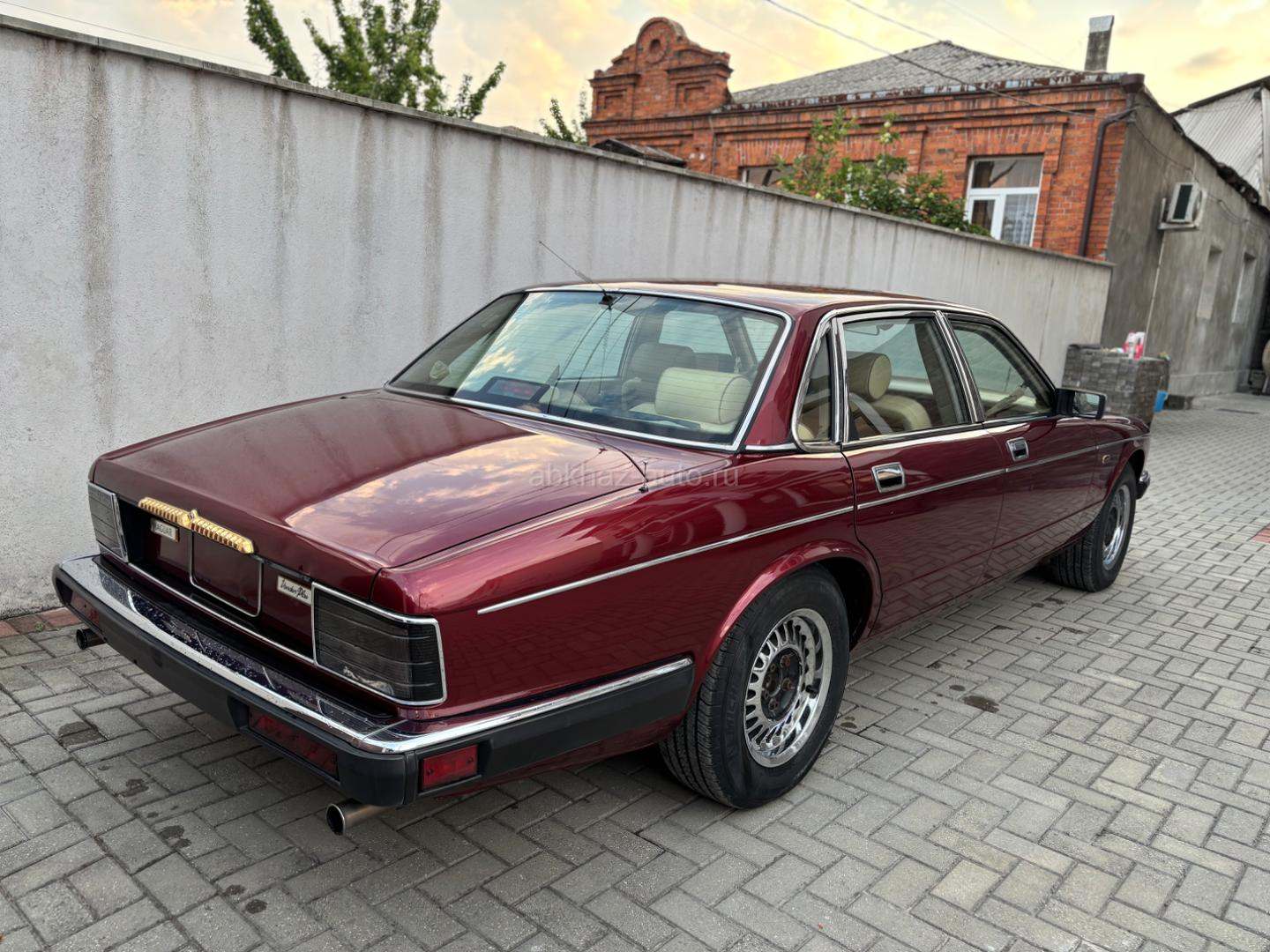 Jaguar XJ