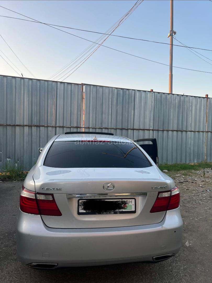 Lexus LS