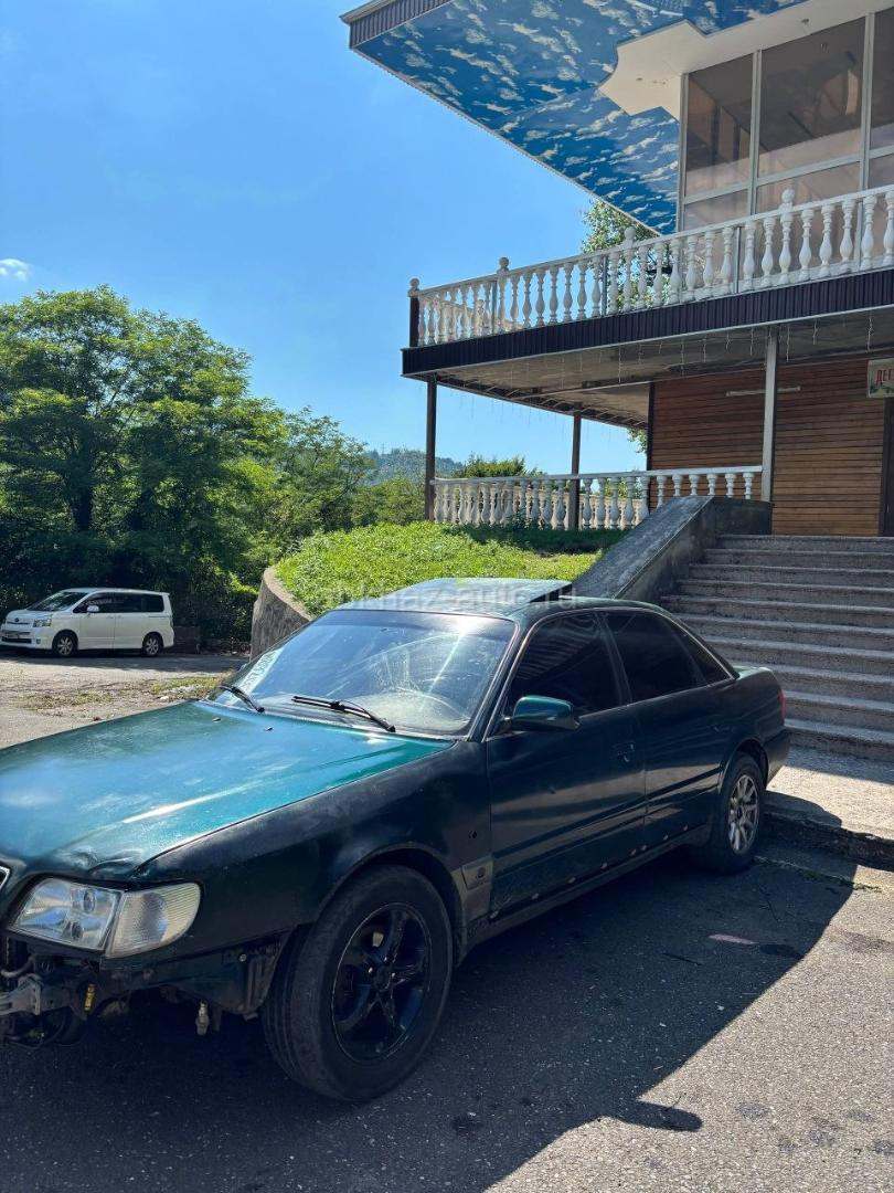 Audi 100