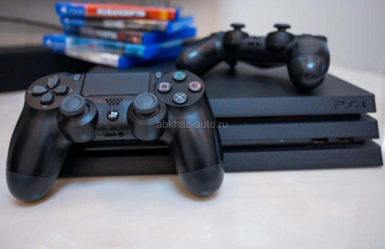 PlayStation 4 + 3 геймпада
